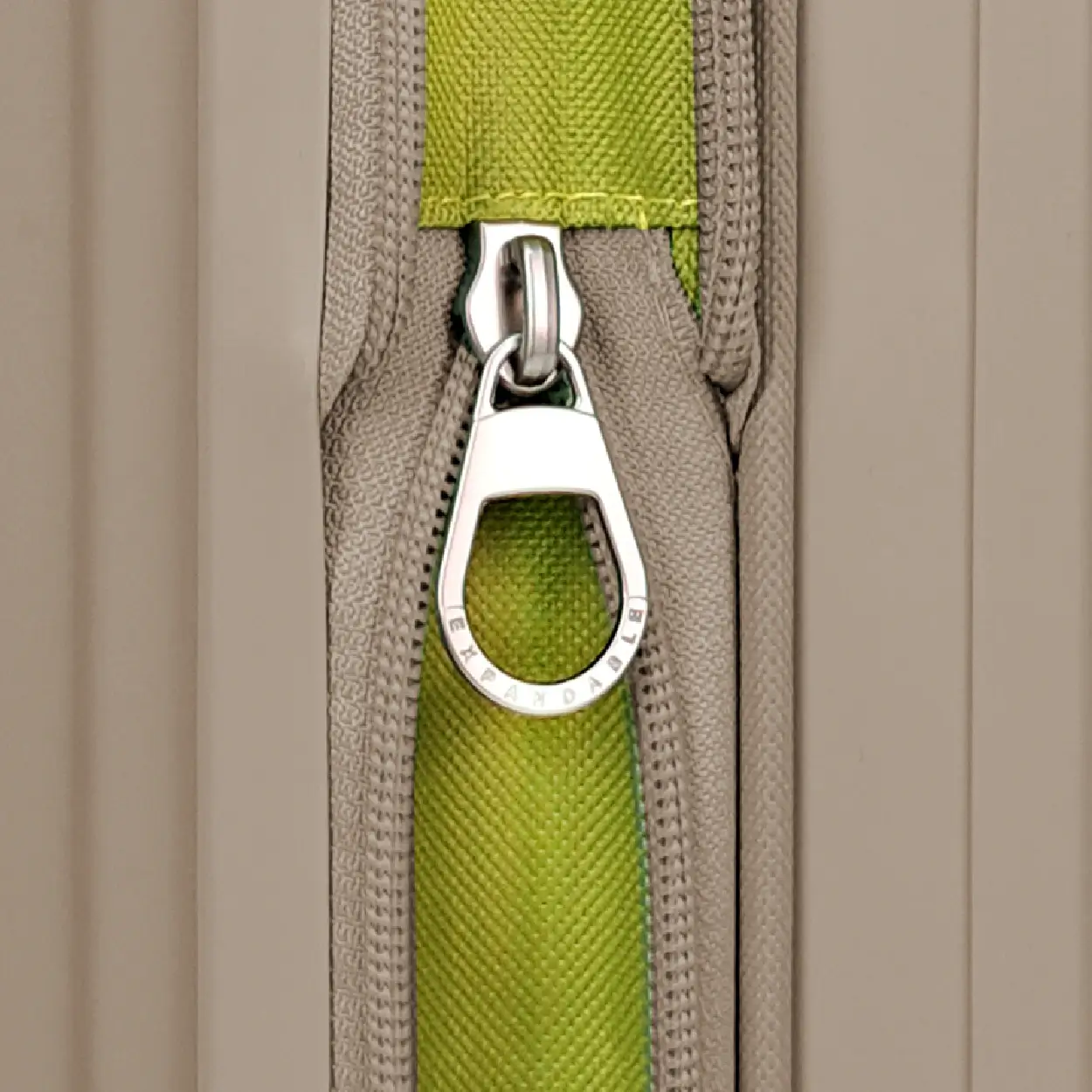 EXPANDABLE PACKING SPACE 